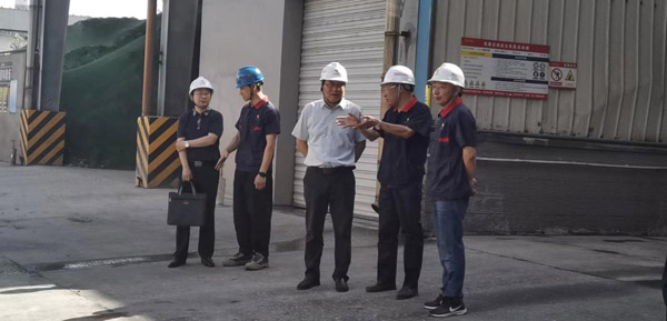 集團公司黨委委員、股份公司黨委書記、總經(jīng)理蔣培進到建材公司調(diào)...