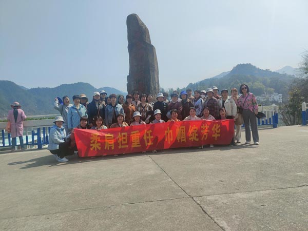 公司機(jī)關(guān)黨支部、工程服務(wù)支部聯(lián)合舉辦“三八”節(jié)主題活動(dòng)